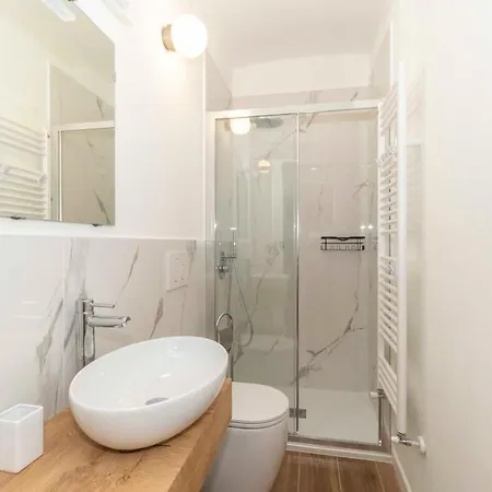 Porta Susa Comfy - W/ Balcony * 토리노