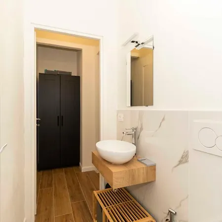 Porta Susa Comfy - W/ Balcony 아파트